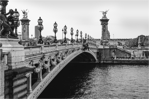 Photographie noir et blanc du pont Alexandre III à Paris sur papier Fuji Crystal Archive